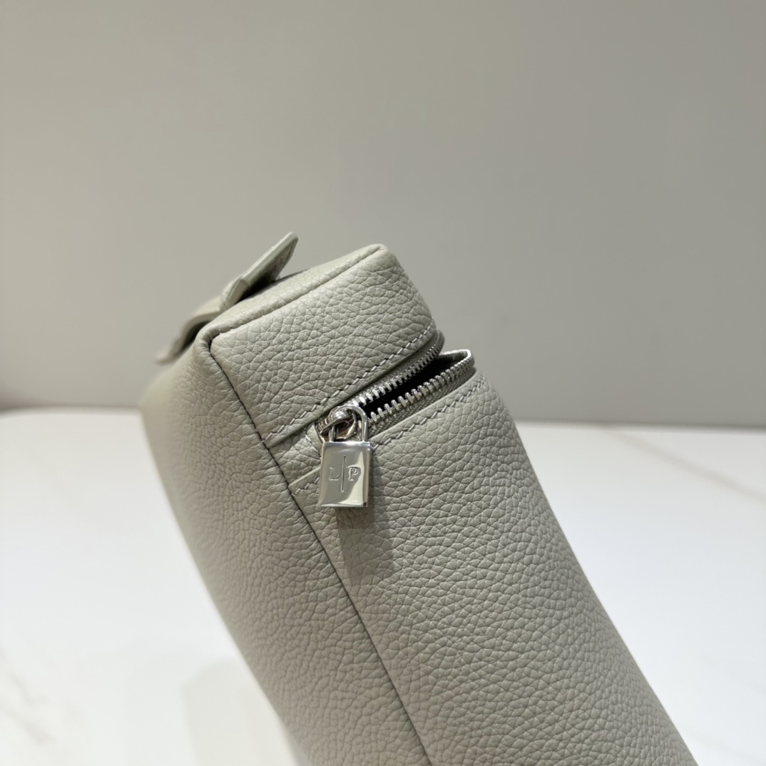 Delvaux 0237