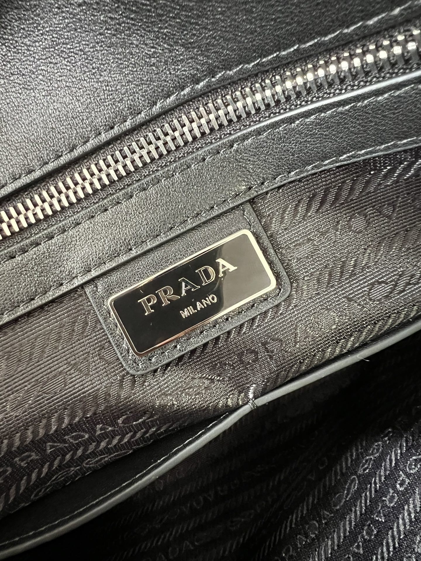 Prada 0102