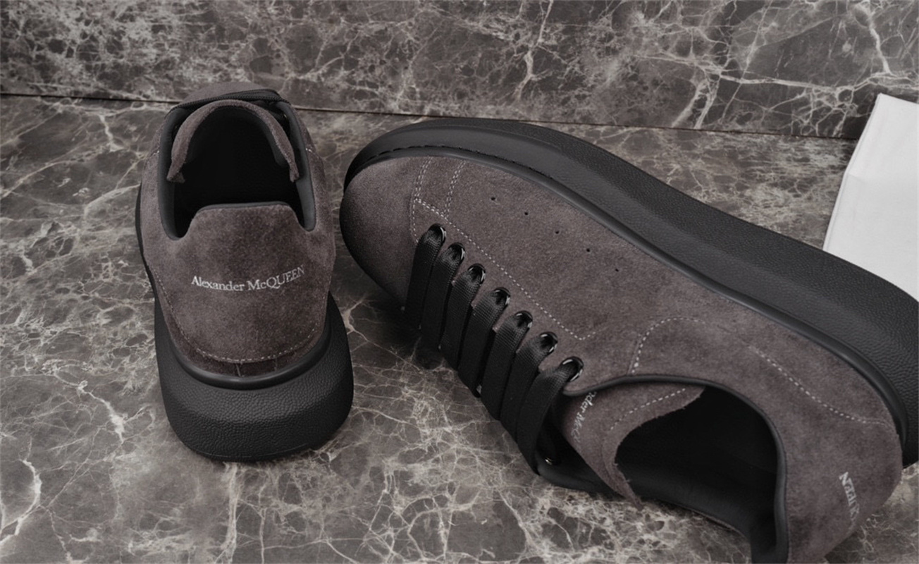 $210 ALEXANDER MCQUEEN Sneakers Top Version