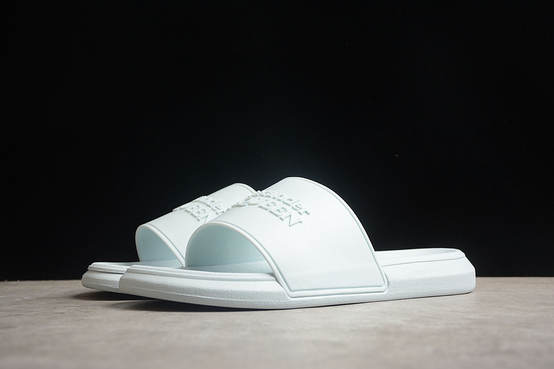 Sandal 【200】[BA﹡LEN﹡CIAGA POOL CROCS WHITE]-[WOMAN︰36-39]-[MAN︰40-45] 2B93