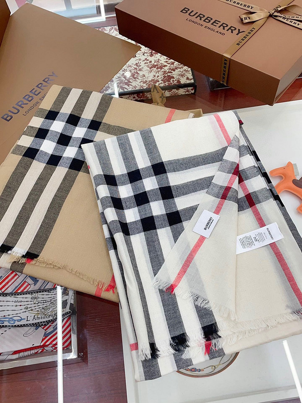 Brand Scarf and Blanket BURBERRY Scarf 231025Q947B