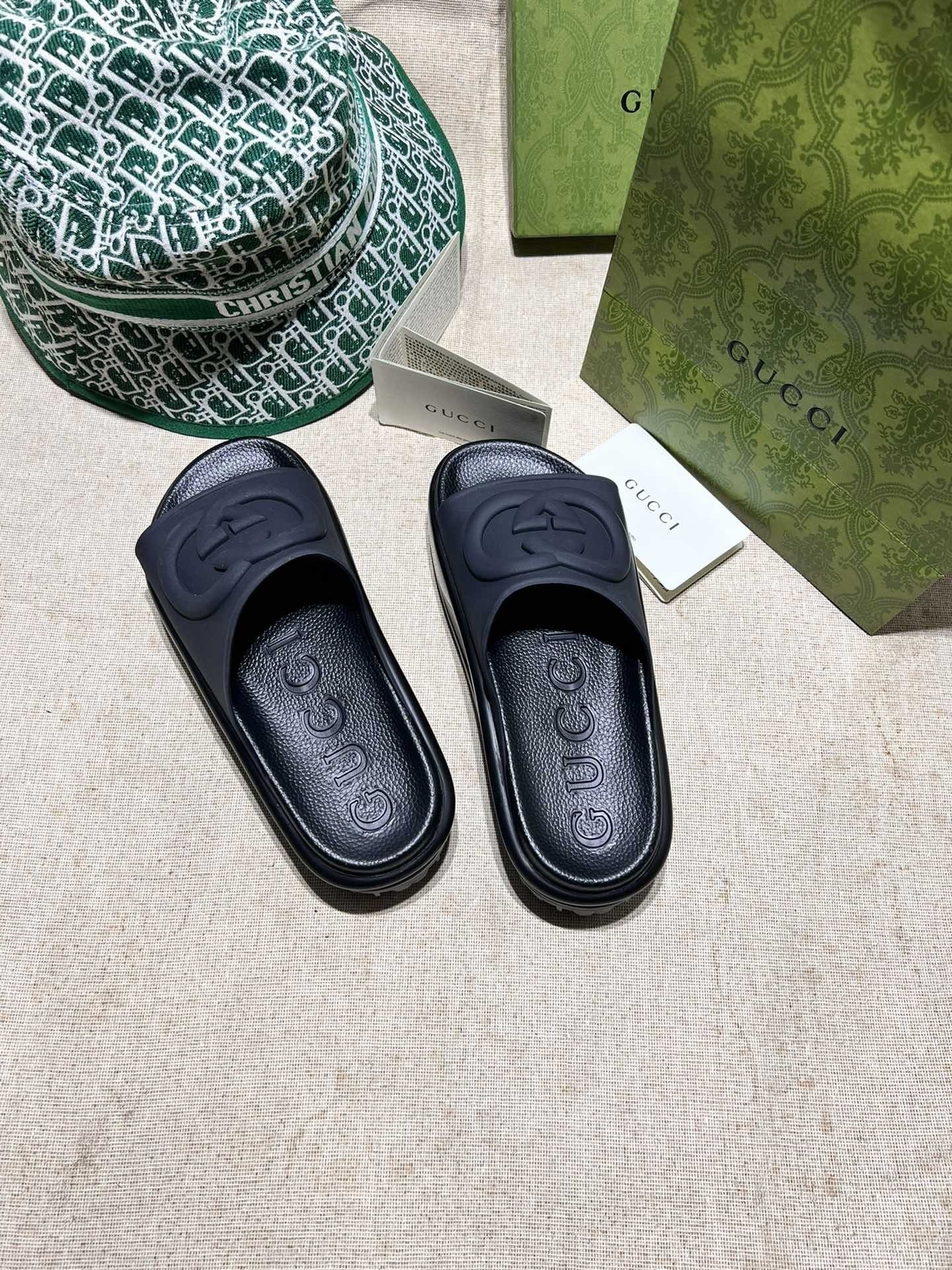 GUCCI SHOES Gucci women's slide sandal with Interlocking G 692845(130USD)(8B12)