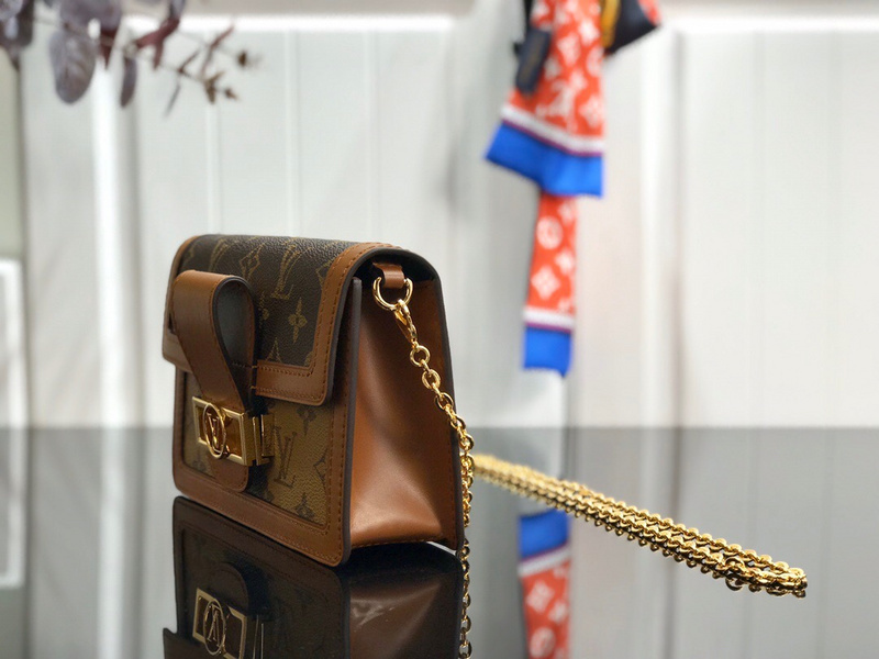 LV DAUPHINE CHAIN WALLET M68746(77E0)