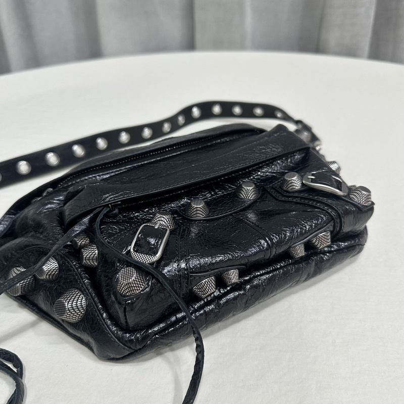 Balenciaga bags Balen﹡ciaga 𝟐𝟑𝐬𝐬 𝐜𝐚𝐠𝐨𝐥𝐞 bag 0787