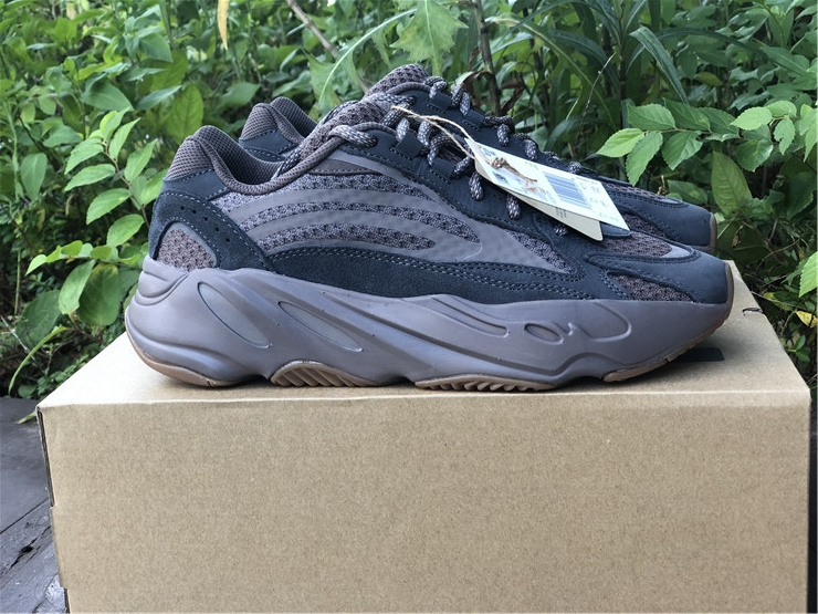 yeezy 700 700V2 GZ0724 SIZE 36 482150