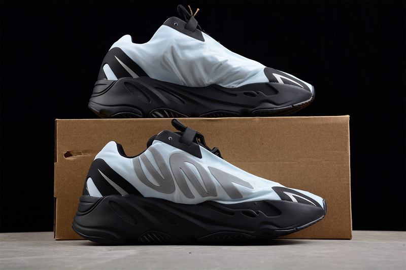 yeezy 700 480 GZ0711 YEEZY BOOST 700 BLUE TINT BLUE TINT BLUE TINT WOMAN 36 39 MAN 40 48 AB2A