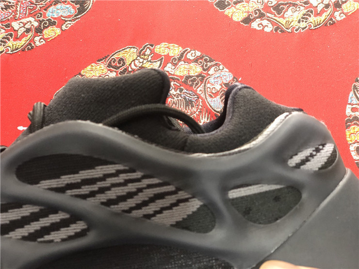 yeezy 700 OG Yeezy 700 V3 H67799. Size 36 46.59B42