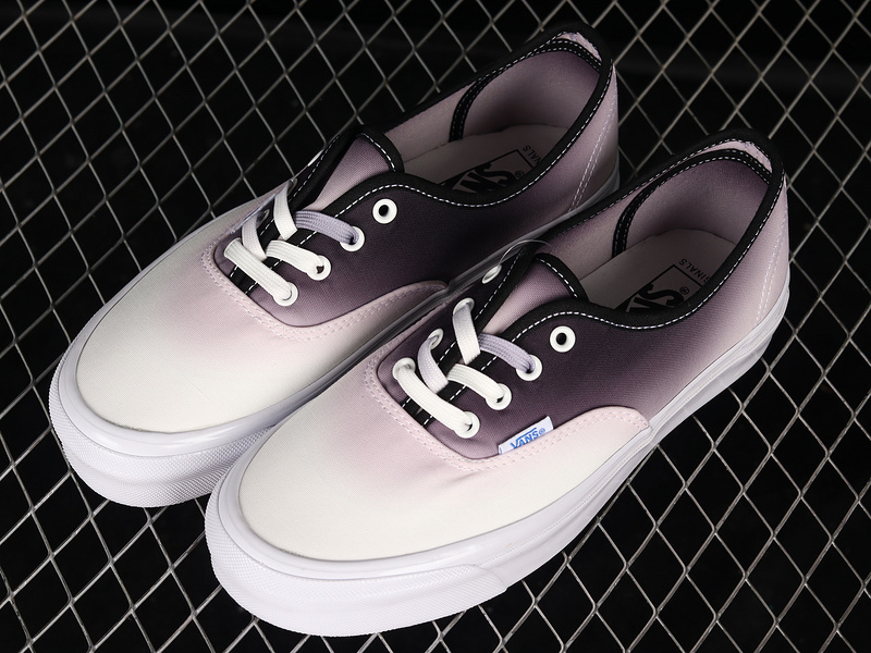 [VN0A4BV9B4R]-[OG AUTHENTIC LX DIP DYE BLACK∕WHITE]-[WOMAN︰35-39]-[MAN︰40-44](9EB2)