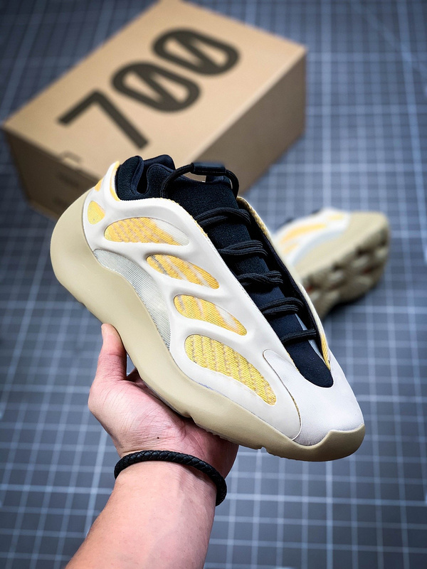 yeezy 700 520 G54853 YEEZY 700 V3 SRPHYM BEIGE BLACK YELLOW WOMAN 36 39 MAN 40 47 9097