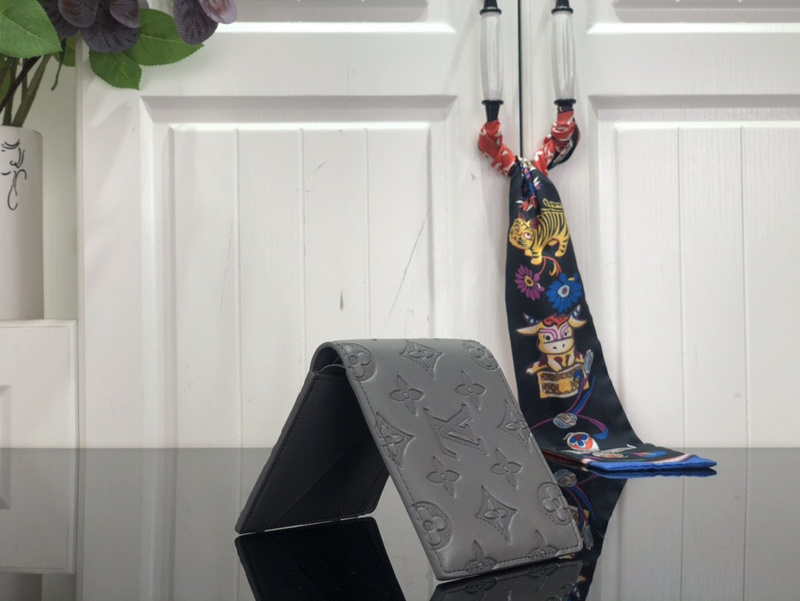 LV MULTIPLE WALLET M81383(4858)