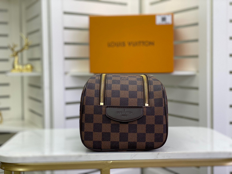 LV KING SIZE TOILETRY BAG M47528A(FE12)