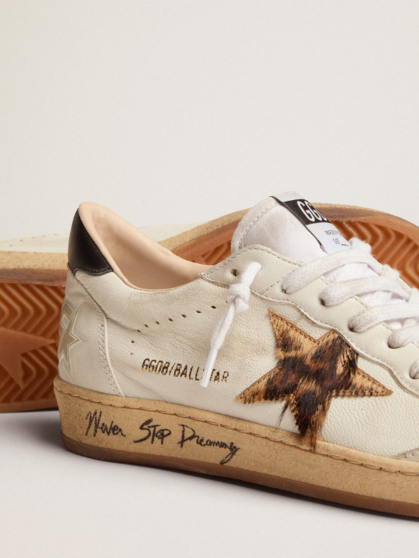 golden goose Sneaker Ball Star con stella in cavallino leopardato e talloncino in pelle nera(