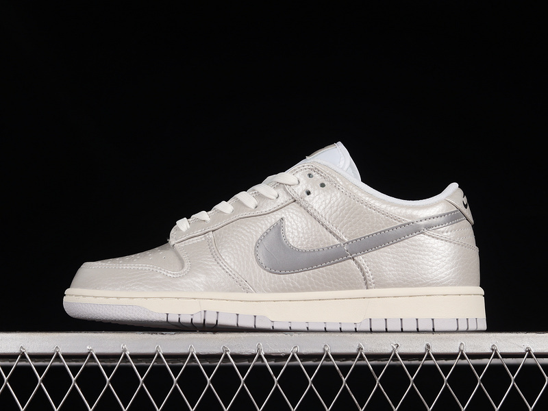 dunk 270 DX3197 095 SB DUNK LOW METALLIC SILVER SAIL WHITE METALLIC SILVER UNISEX 36 45 41A7