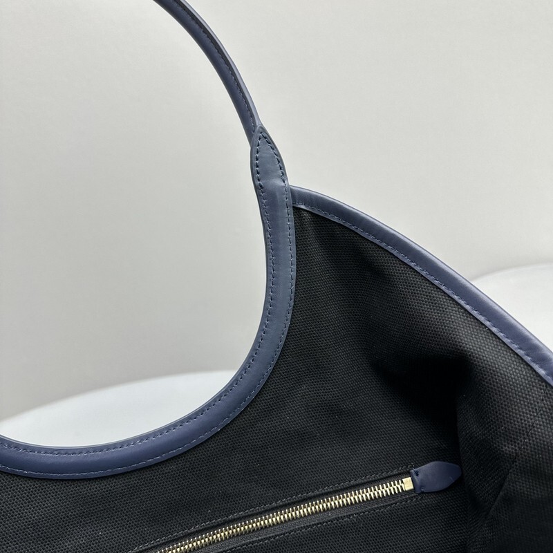 miu miu Miumiu hobo tote bagA95B