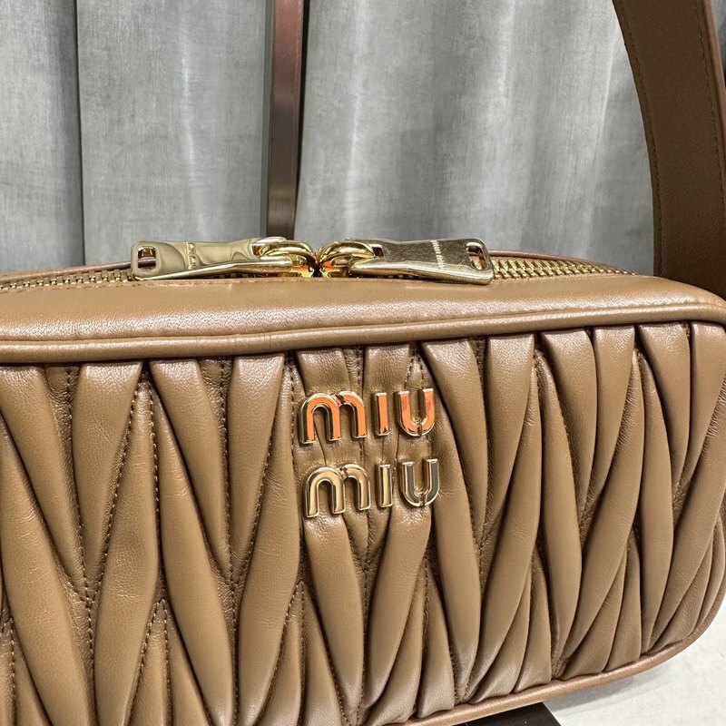 miu miu MiuMiu crossbody bagE108