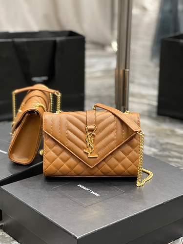 ysl Envelope 21cm 260USDBDE8