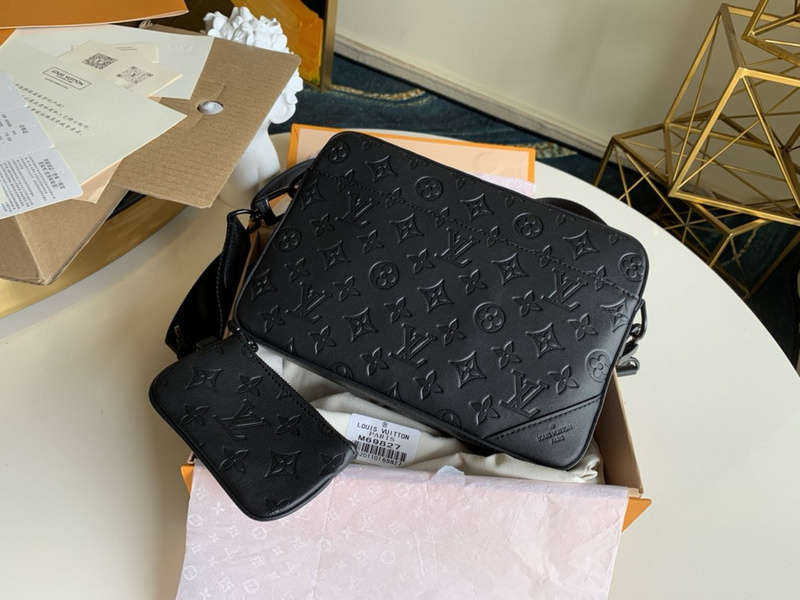 shoulder bag LOUIS VUITTON TRIO MESSENGER Lv shoulder bag for menCA88
