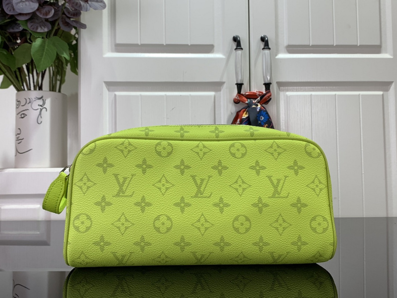 purses LV Cosmetic bag m1014418B7