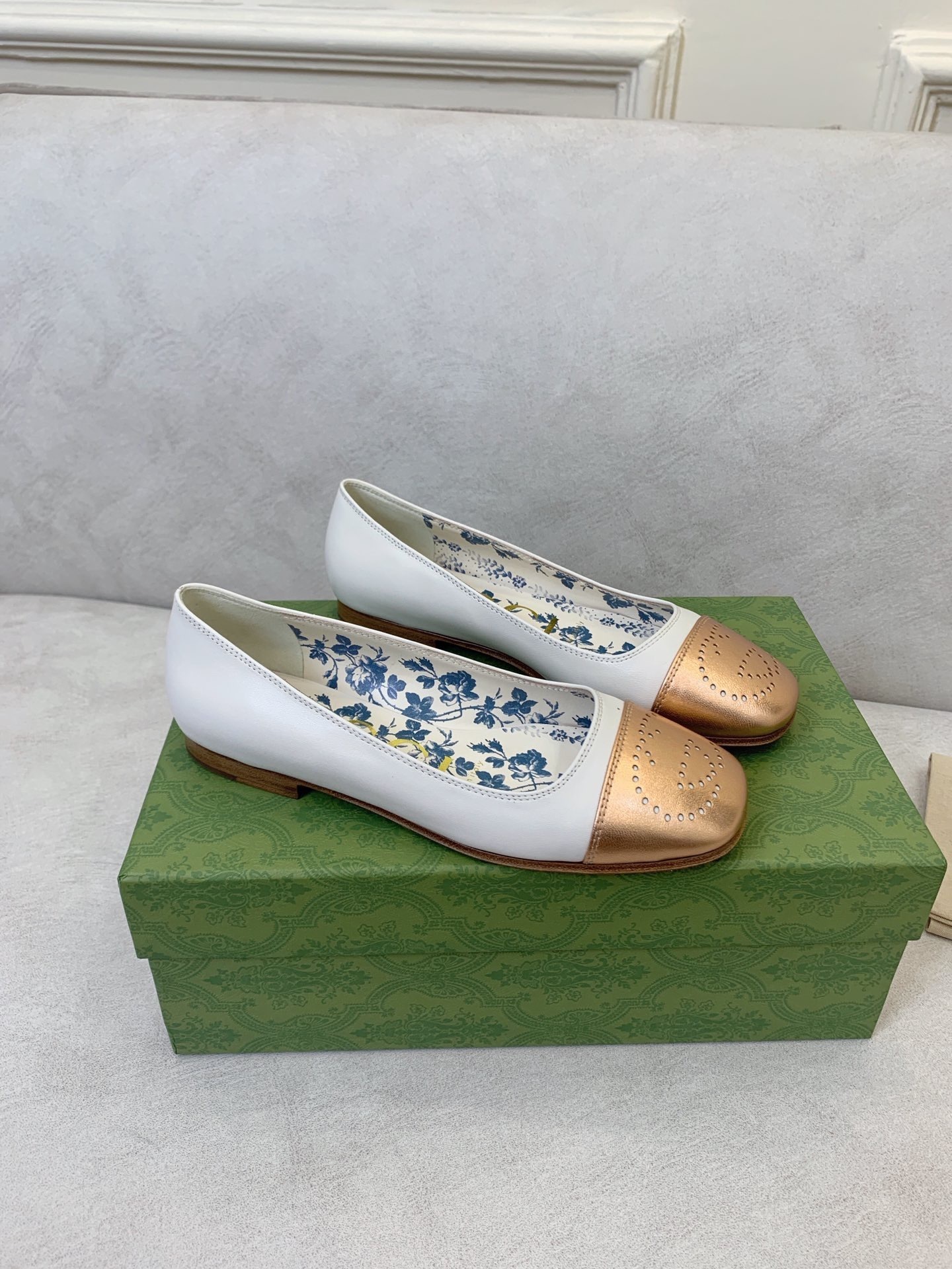 GUCCI SHOES GUCCI WOMEN'S BALLET FLAT WITH INTERLOCKING G 658942(160 USD)(BA79)