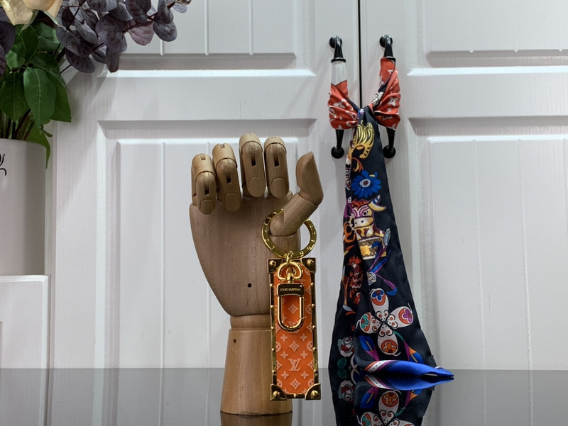 LV KEY HOLDER AND BAG CHARM M68303(4BB5)