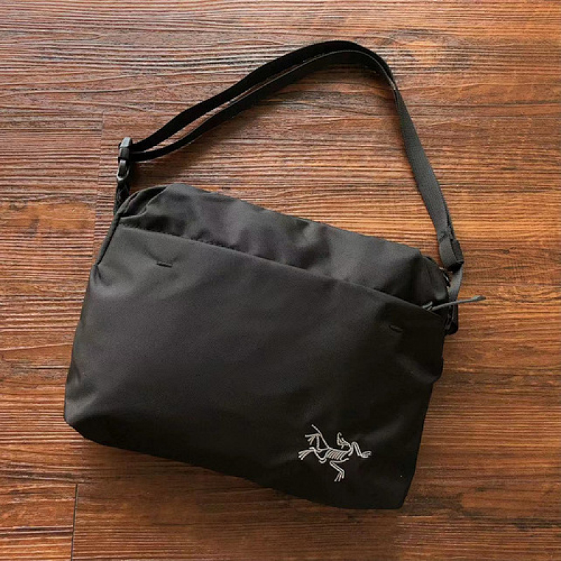 arcteryx . 145 AR E X BAG 672040 28CM 21CM 6CM F836