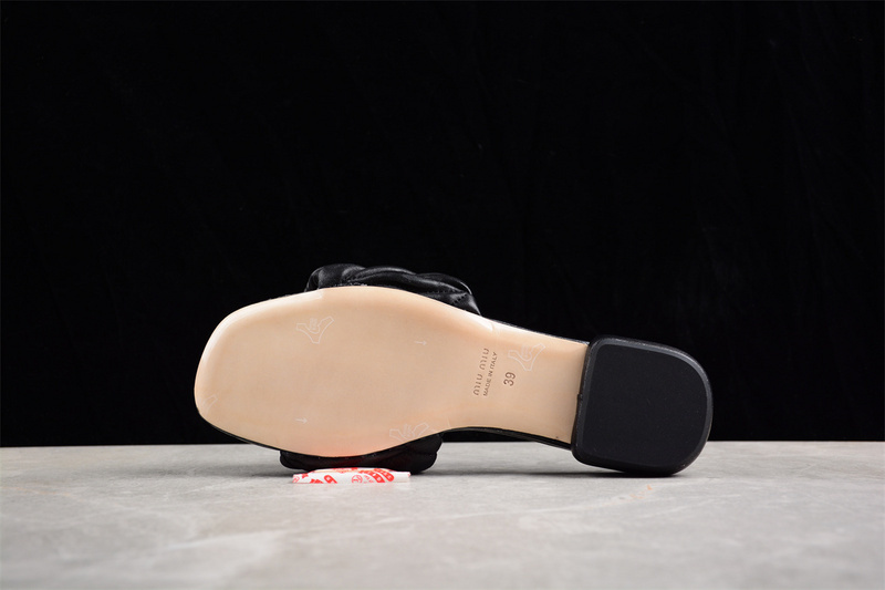 Sandal 【360】[𝑴𝒊𝒖𝑴𝒊𝒖 SNGG BLACK]-[WOMAN︰35-39] B474