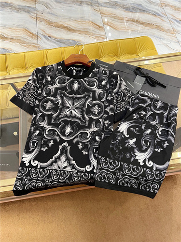 Dolce & Gabbana Clothes D﹡lce & Gabbana T Shirt∕Shorts Top Version $140∕140 74D3