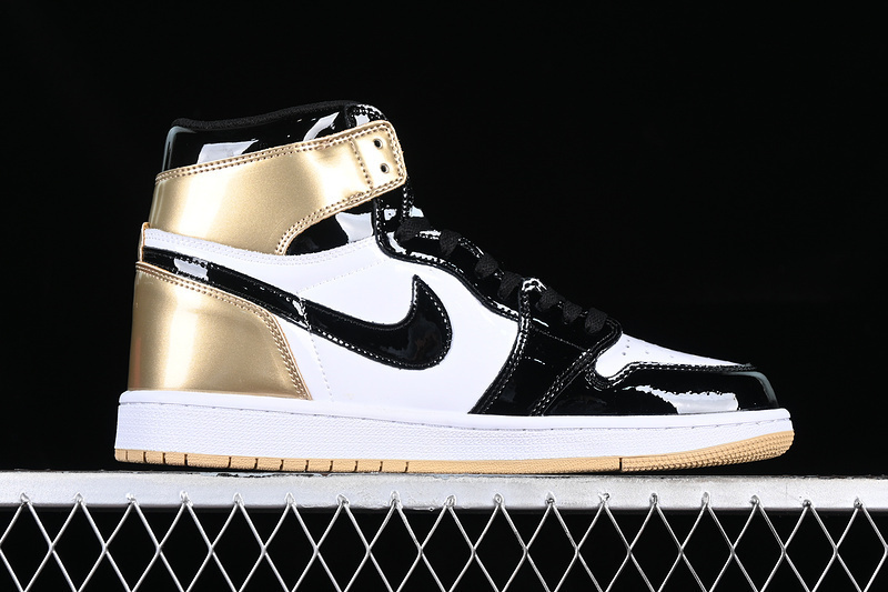 jordan 1 340 861428 001 AIR JORDAN 1 RETRO HIGH COMPLEXCON WHITE BLACK GOLD WOMAN 36 39 MAN 4