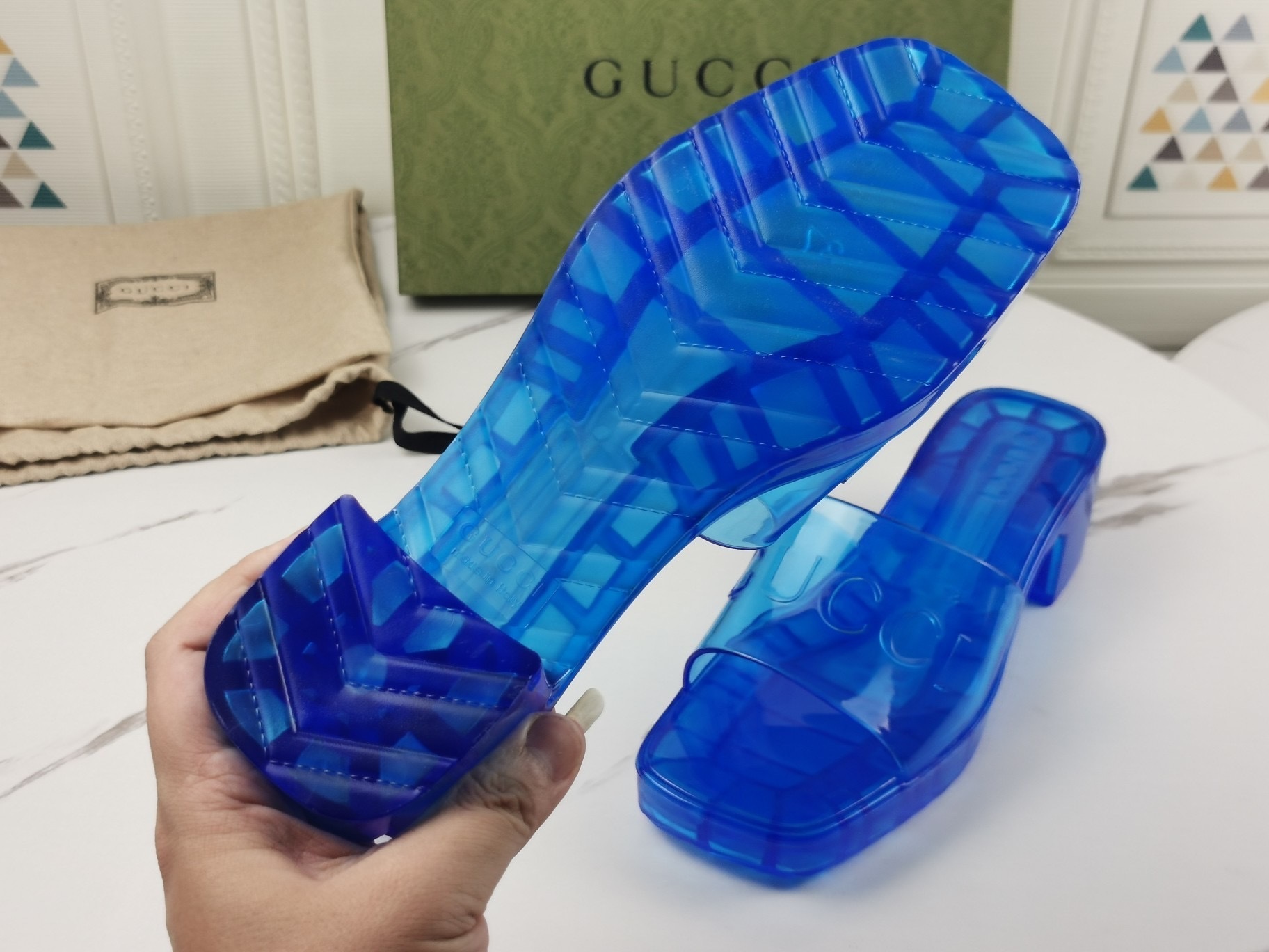 GUCCI SHOES Gucci women's slide sandal with Gucci logo 659261(130 usd)(95AA)