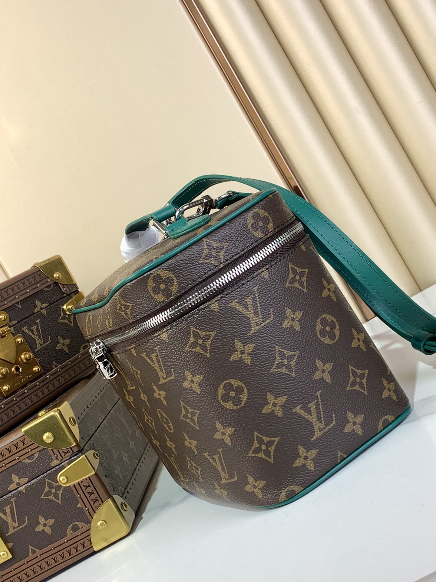 LV-Handbags m12667 Presbyopia∕Green m12668 Presbyopia∕Blue m12671 Presbyopia∕Red (colorful)(31
