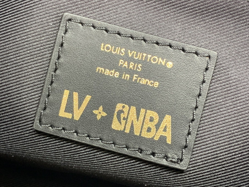 louis vuitton LVXNBA CLOAKROOM DOPP KIT M585154714