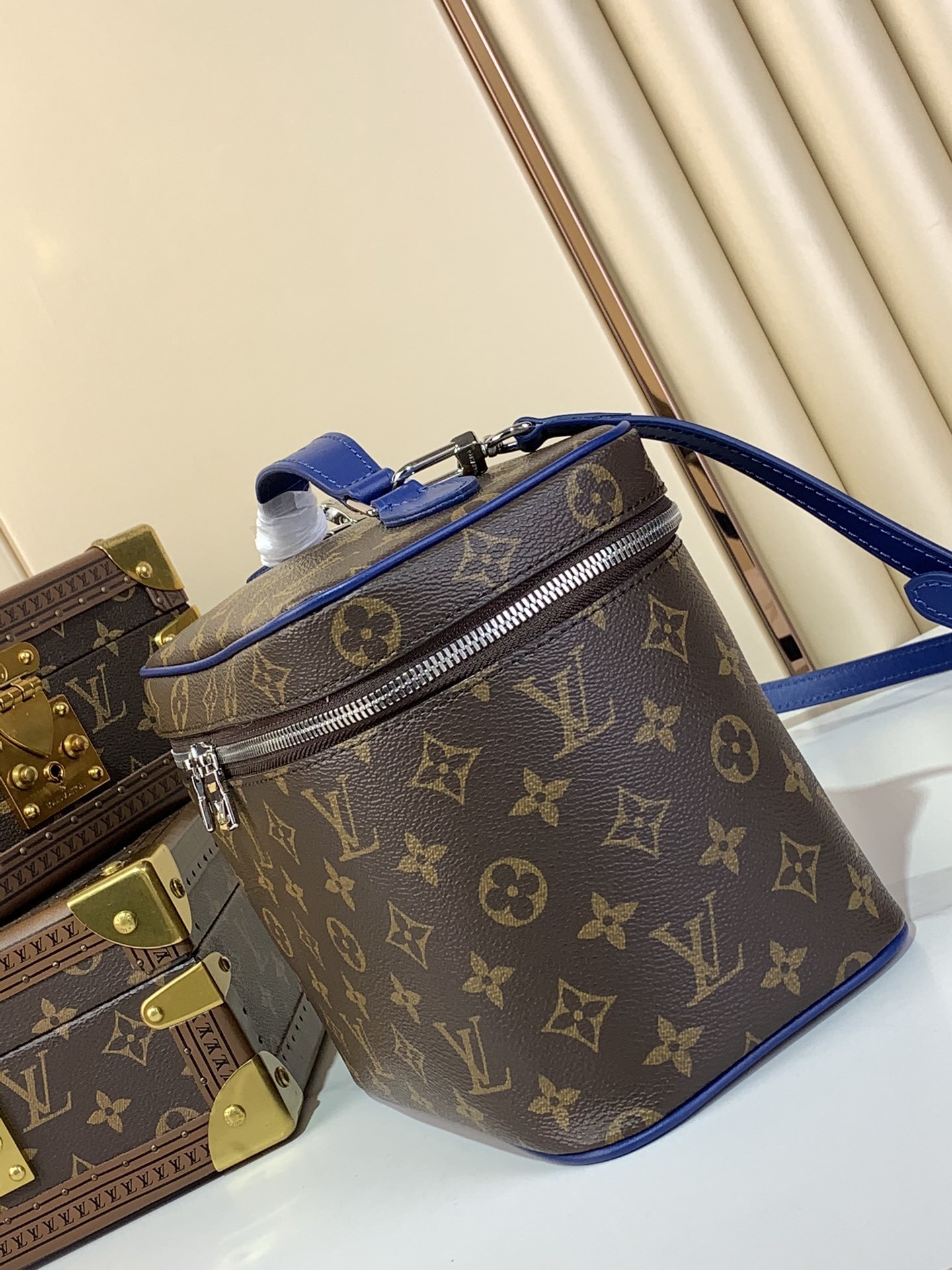 LV-Handbags m12667 Presbyopia∕Green m12668 Presbyopia∕Blue m12671 Presbyopia∕Red (colorful)(09