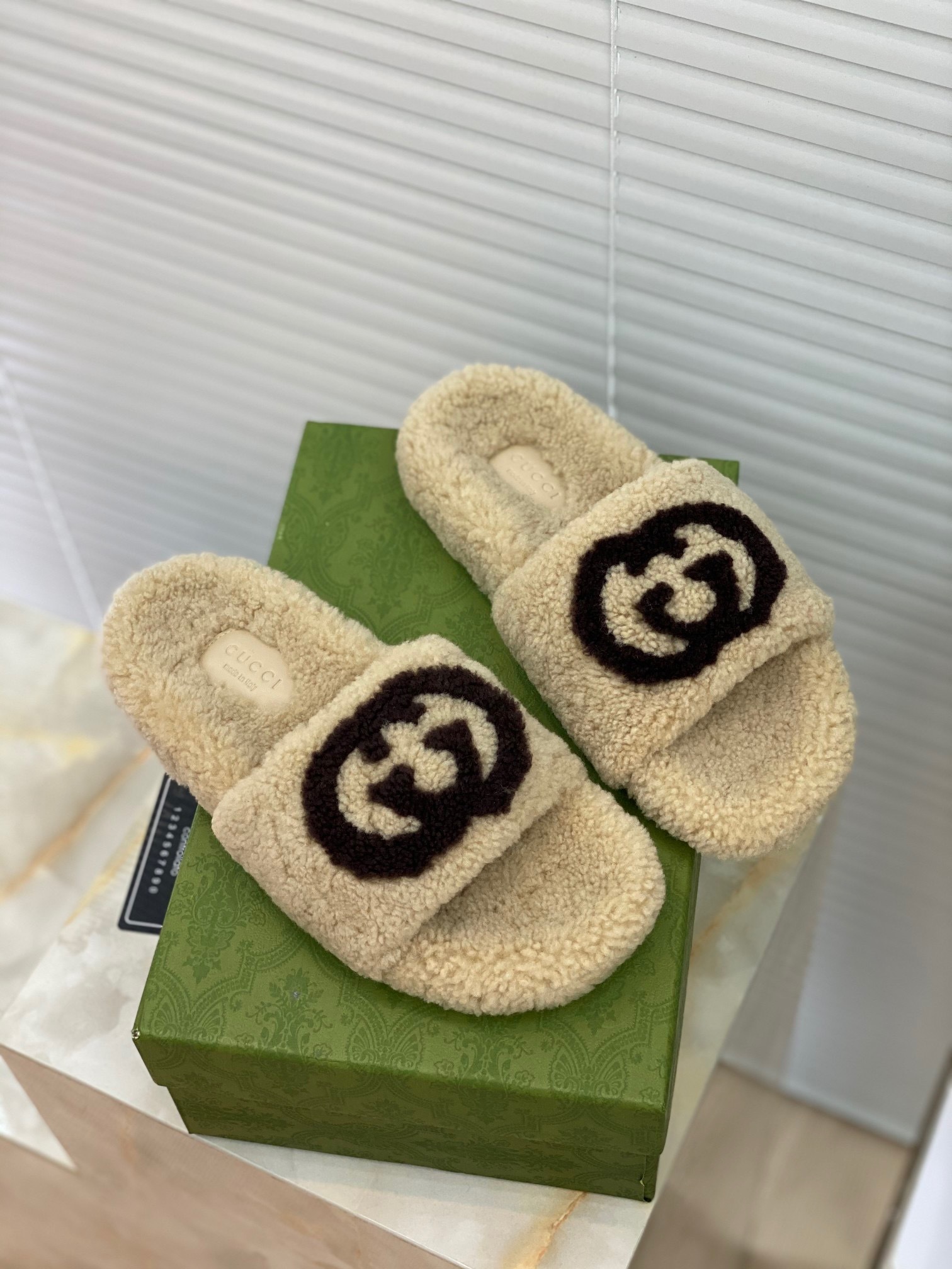 GUCCI SHOES Gucci women's slide sandal with Interlocking G 646225(135 usd)(0930)