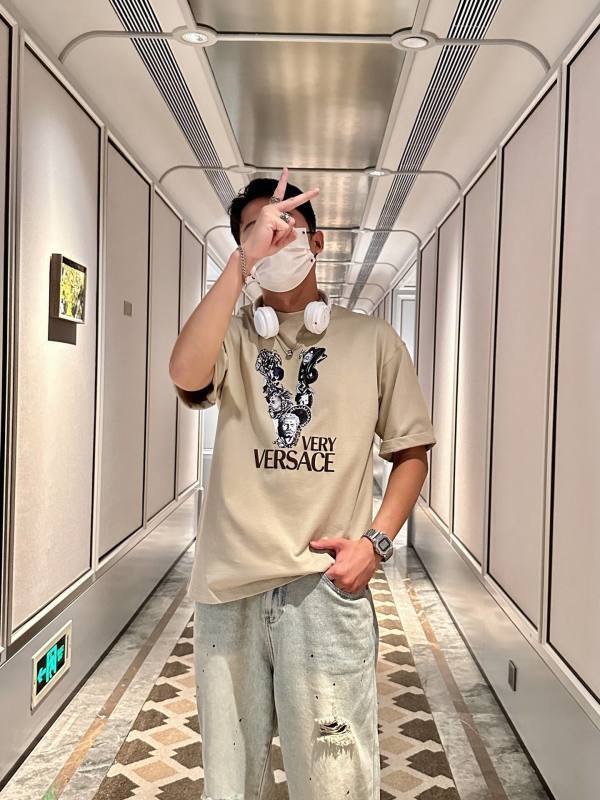 Versace Men clothes -VERSACE 066DE01