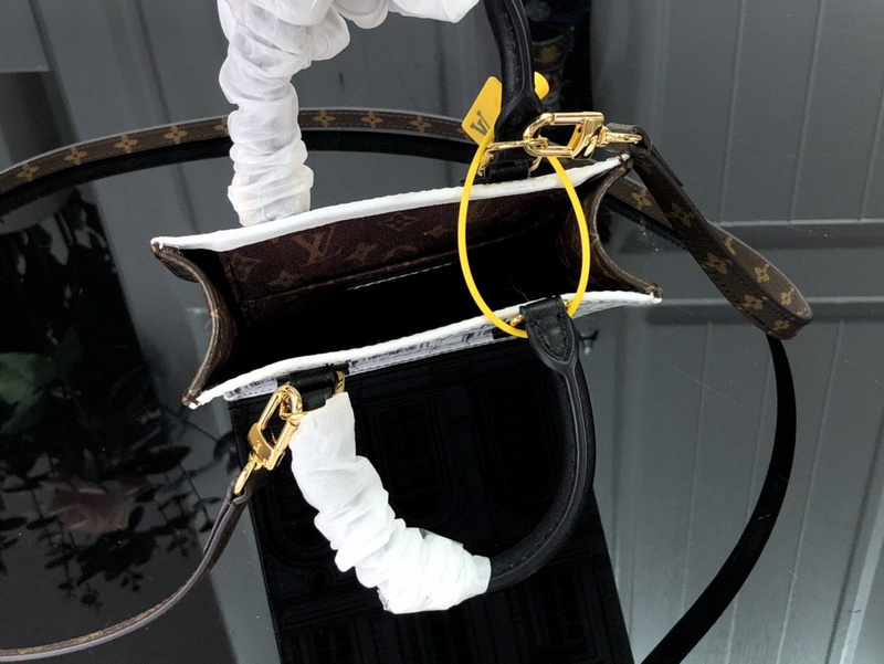 louis vuitton LV PETIT SAC PLAT M80991556A