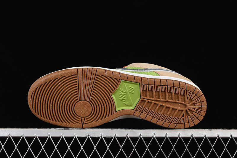 dunk 420 FQ7585 200 DUNK LOW SB ESCARGOT SESAME METALLIC SILVER PEAR FIR SAIL LIGHT BRITISH T