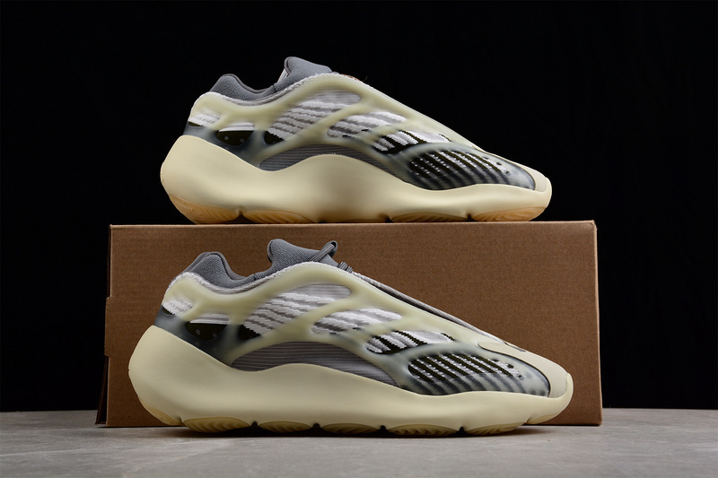 yeezy 700 420 ID1674 YEEZY 700 V3 FADE SALT FADE SALT FADE SALT WOMAN 36 39 MAN 40 48 FDE2