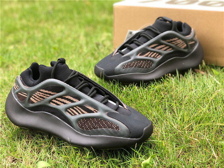 yeezy 700 Yeezy 700 V3 GY0189. SIZE 36 47D8ED