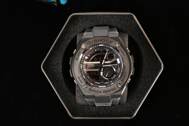 g shock original GST 210DF81