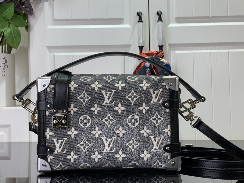 louis vuitton LV Handbag m2146074EA