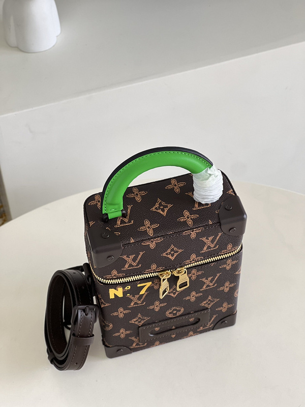 LV VERTICAL BOX TRUNK M59664(230USD)(F899)