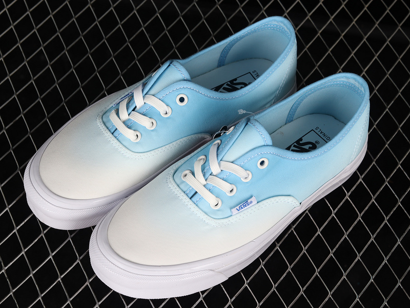 [VN0A4BV9B4P]-[OG AUTHENTIC LX DIP DYE ALASKAN BLUE∕WHITE]-[WOMAN︰35-39]-[MAN︰40...(0665)