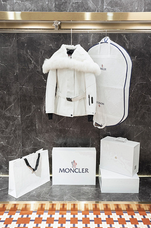 Moncler M0N﹡CLE﹡ COAT 4437