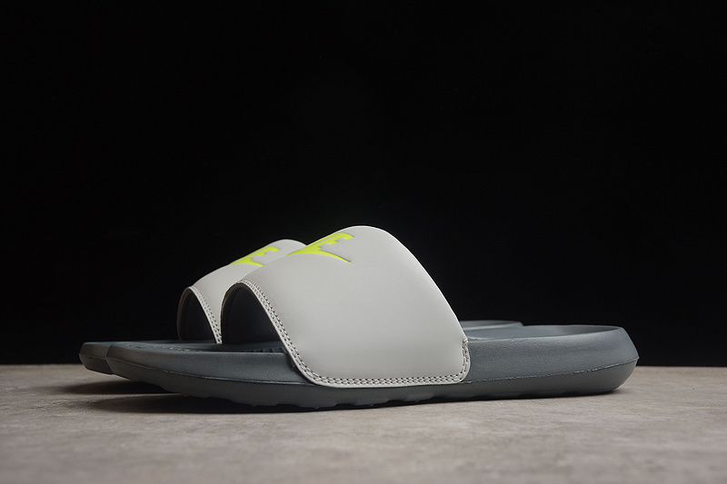 Sandal 【130】[CN9675-011]-[VICTORI ONE SLIDE SB BENASSI GREY FOG∕SMOKE GREY∕VOLT]-[UNISE