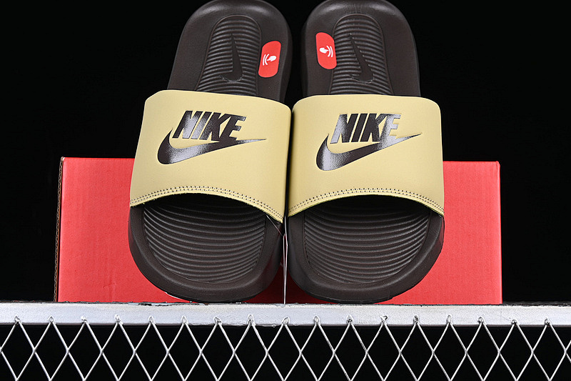 Sandal 【100】[CN9675-701]-[VICTORI ONE SLIDE WHEAT GRASS∕BAROQUE BROWN]-[WOMAN︰36-39]-[M