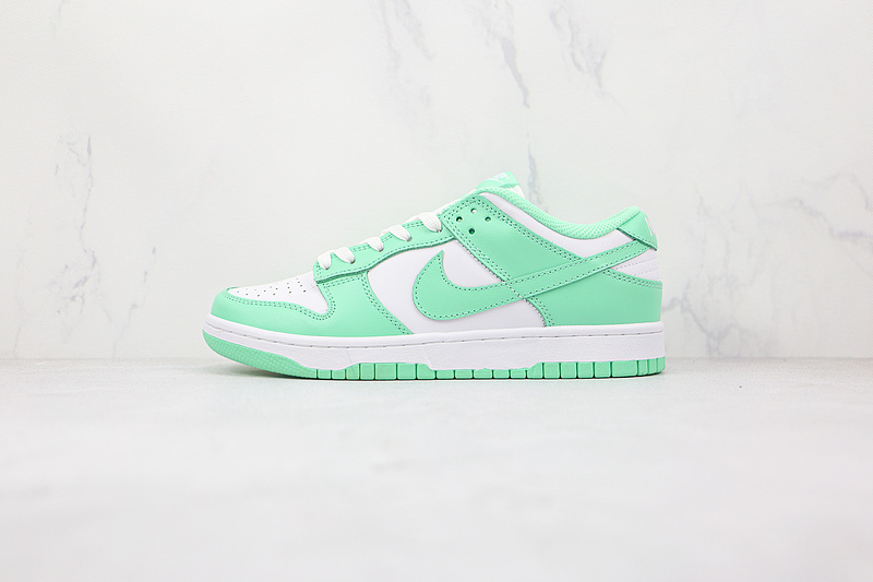 dunk 300 DD1503 105 SB DUNK LOW WHITE GREEN GLOW WHITE WOMAN 36 39 MAN 40 45 7E9A