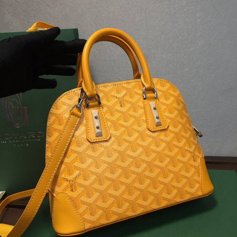 The new Goyard Vend me shell bag 70B4