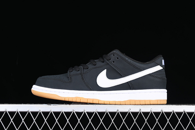 dunk 330 CD2563 006 DUNK LOW SB BLACK WHITE BLACK GUM LIGHT BROWN WOMAN 36 39 MAN 40 45 A207