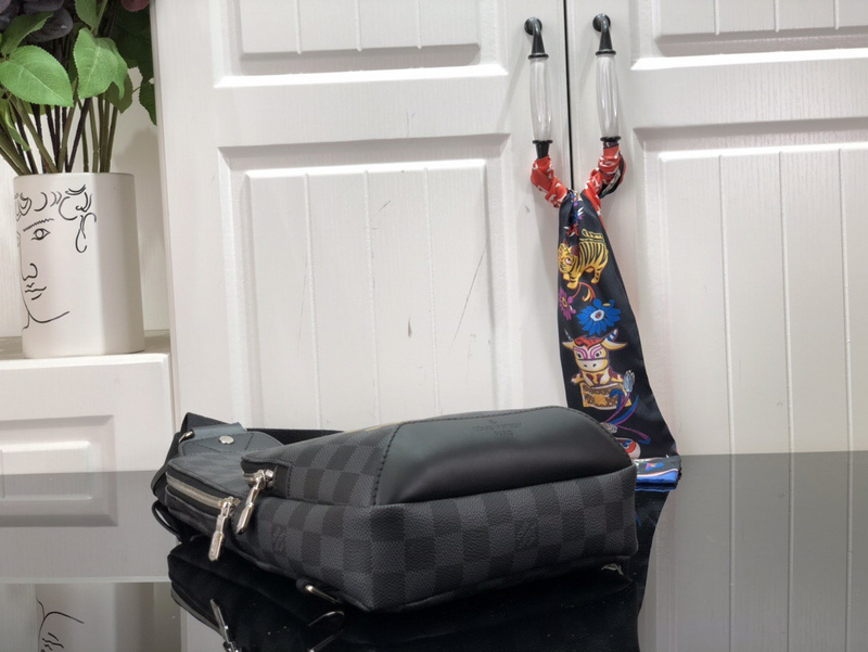 LV AVENUE SLINGBAG N45277(240USD)(8BD4)