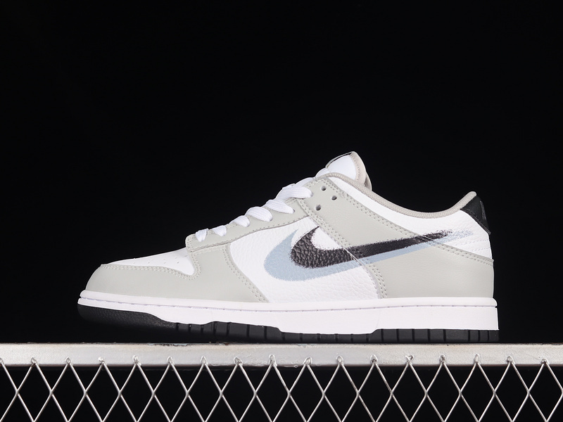 dunk 270 FD0661 100 SB DUNK LOW SPRAY PAINT SWOOSH WHITE GREY BLACK WOMAN 36 39 MAN 40 45 AE8